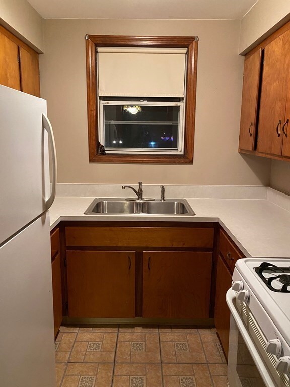 517 Charles St unit 2, Fall River, MA 02724 - photo 2