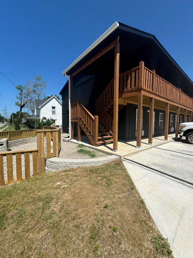 301 & 311 W Maple St, Marshfield, MO 65706 - photo 3