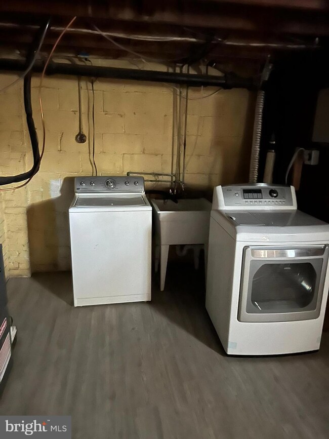 1401 Stonewood Rd, Baltimore, MD 21239 - photo 7