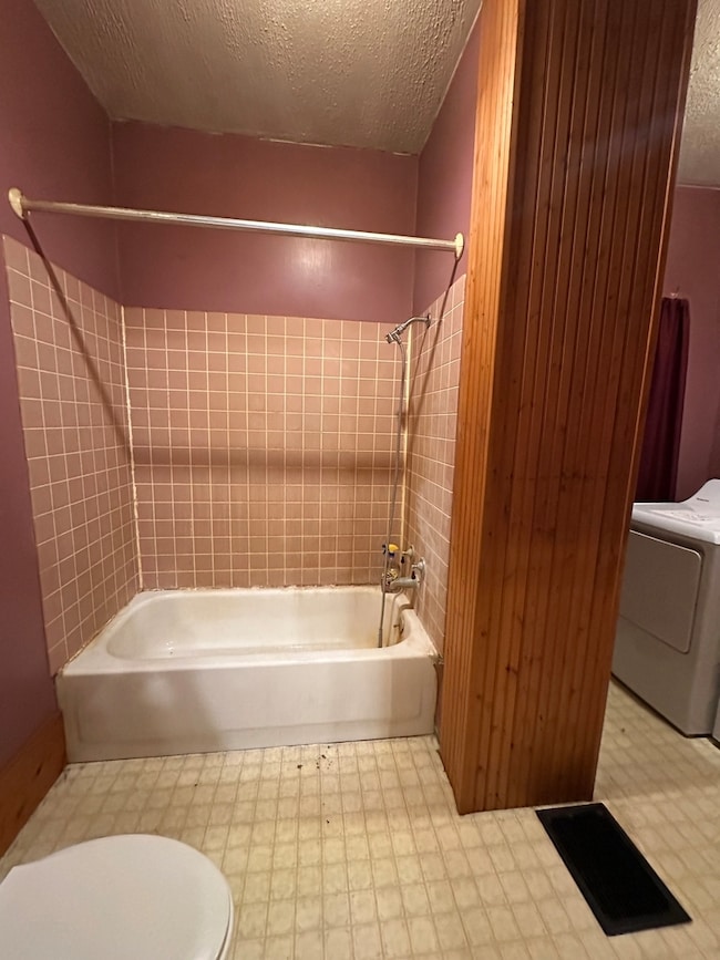 405 W Carter St, Stanford, IL 61774 - photo 4