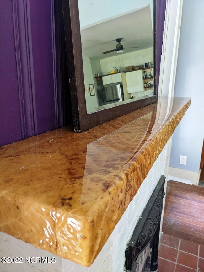 1406 Gold St. N  mantle