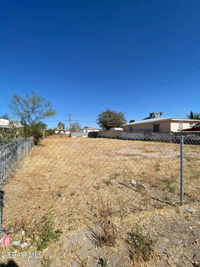 7763 Adobe Dr, El Paso, TX 79915 - photo 2