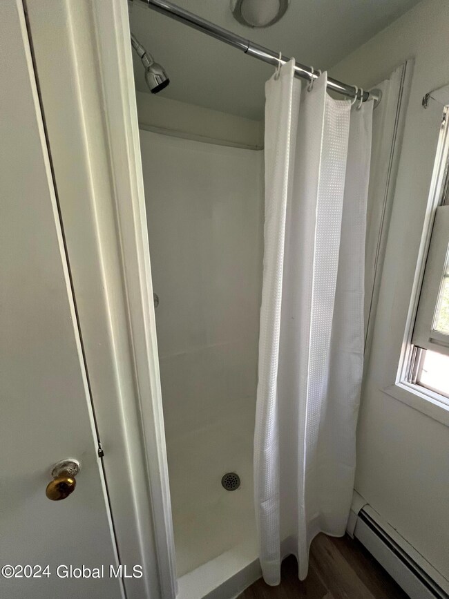 bathroom upstairs 2