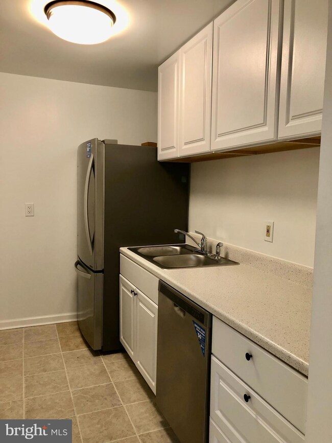 8612 Village Way unit 4/8612, Alexandria, VA 22309 - photo 4