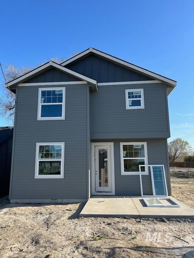 532 W Arizona Ave, Homedale, ID 83628 - photo 2