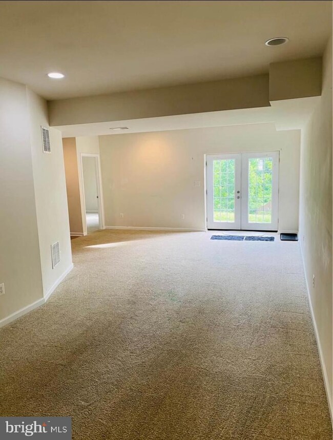 3357 Lady Catherine (Basement Only) Cir, Triangle, VA 22172 - photo 3