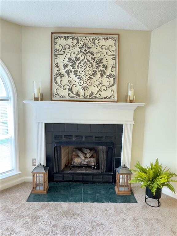 Gas log fireplace