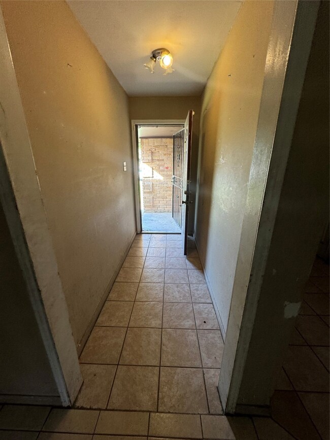 11018 Dalebrook Dr, Houston, TX 77016 - photo 7