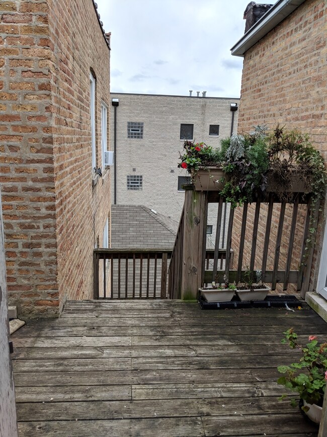 6458 N Fairfield Ave unit 3, Chicago, IL 60645 - photo 3