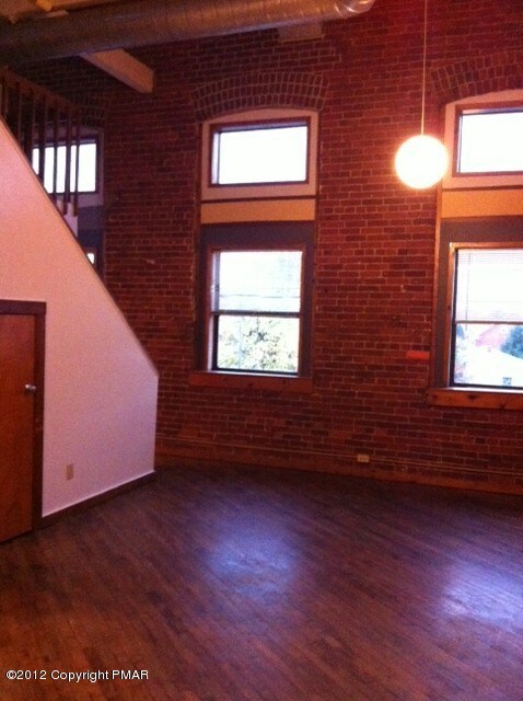 633 Mckinley St unit 206, Hazleton, PA 18201 - photo 2