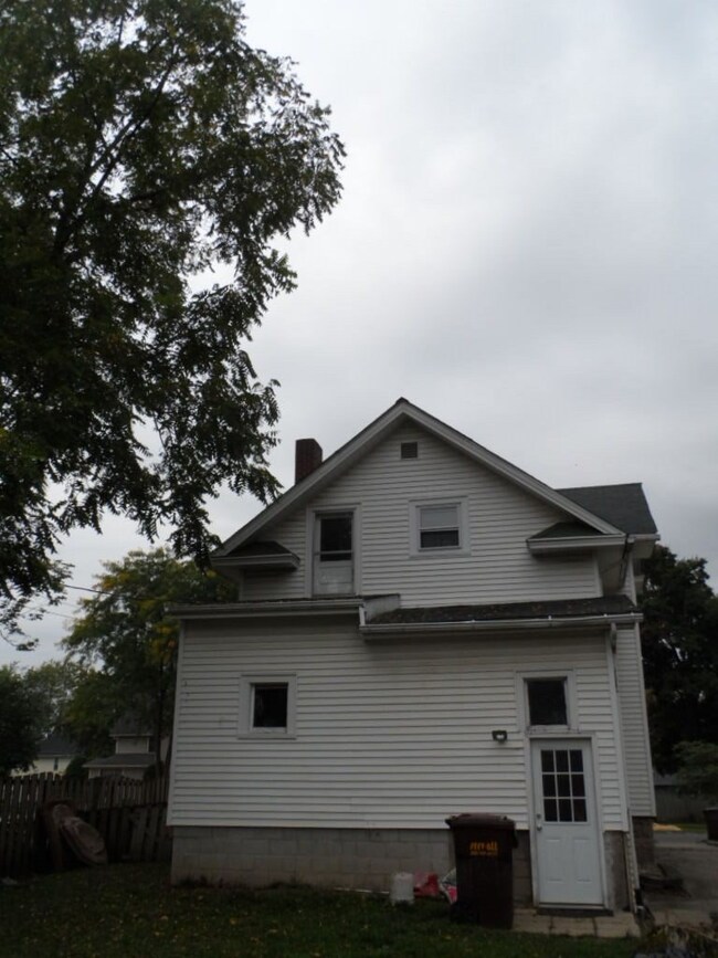710 N Jackson St, Auburn, IN 46706 - photo 2
