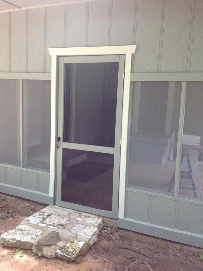 503 W Burbank St, Fredericksburg, TX 78624 - photo 6