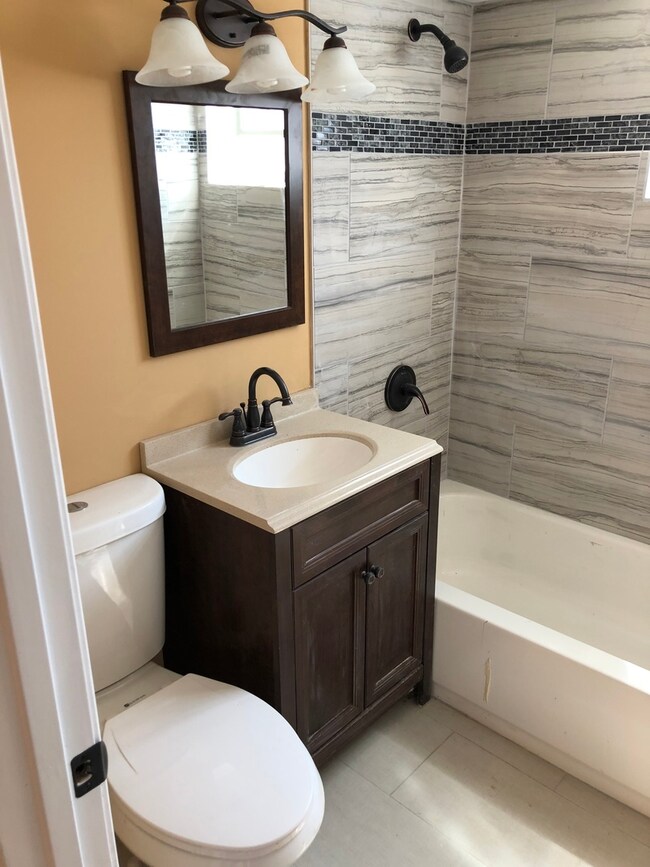 4 Alameda Dr, Carpentersville, IL 60110 - photo 7