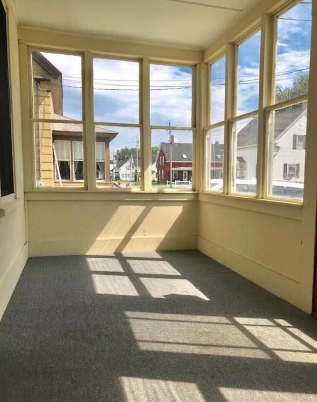 9 LaSalle #4 Enclosed front porch