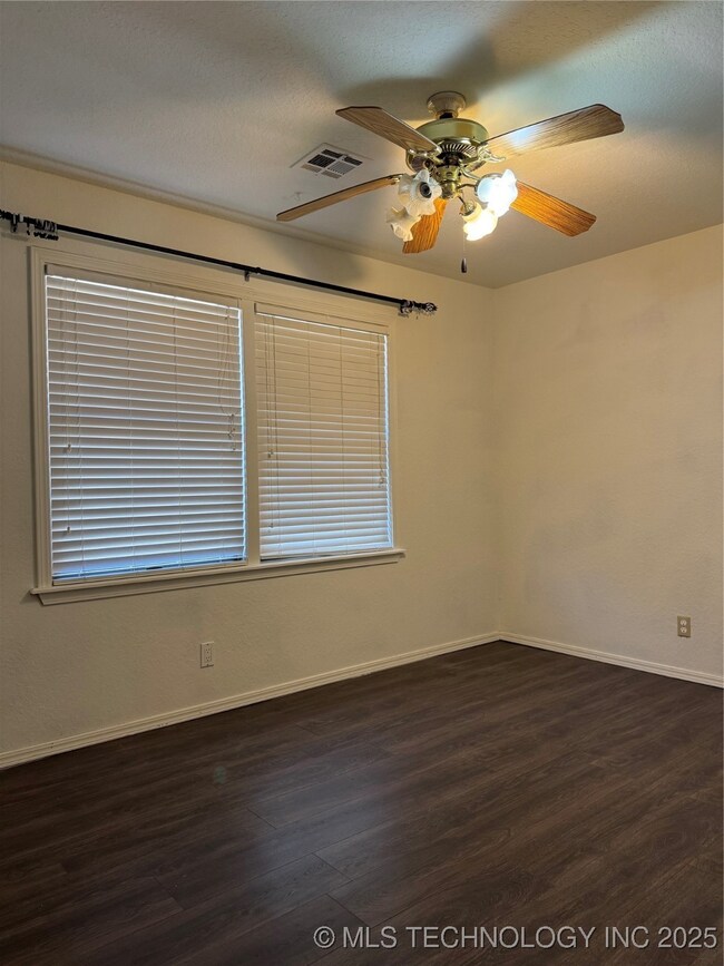 1044 E 145th Place, Glenpool, OK 74033 - photo 5
