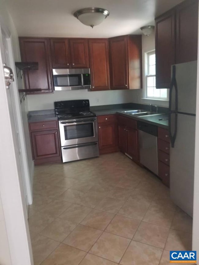 113 Longwood Dr unit A, Charlottesville, VA 22903 - photo 2