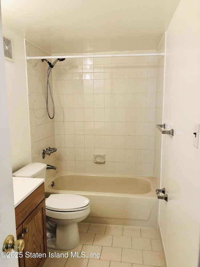 thumbnail_BATHROOM - 31 CEDAR LN