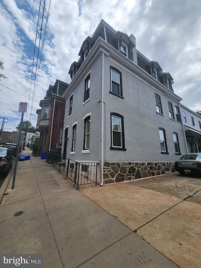 217 Green Ln unit 4, Philadelphia, PA 19127 - photo 4