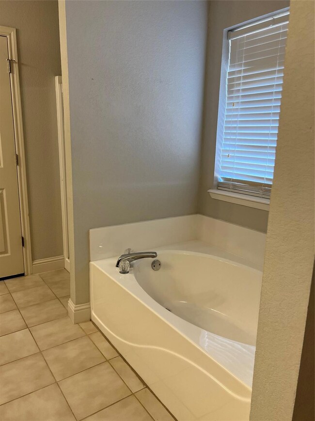 1316 Inlet Dr, Azle, TX 76020 - photo 7