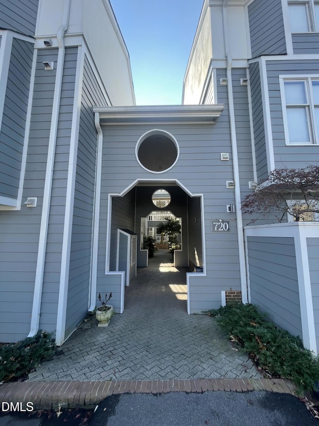 720 Bishops Park Dr unit 301, Raleigh, NC 27605 - photo 2