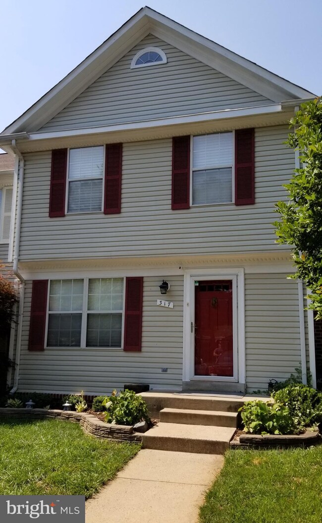 317 Felsted Ct, Sterling, VA 20165 - photo 4