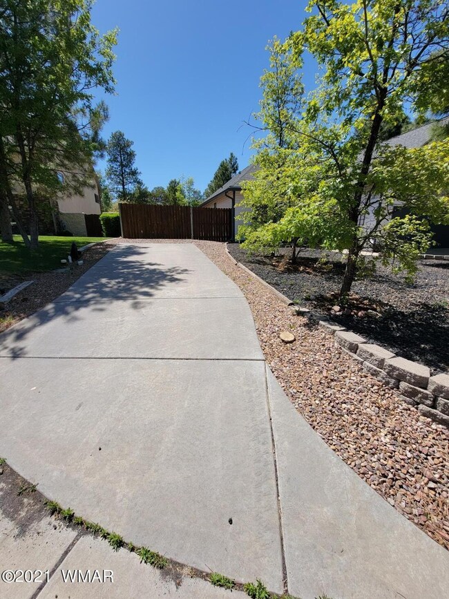 1076 S Hunters Run, Show Low, AZ 85901 - photo 5