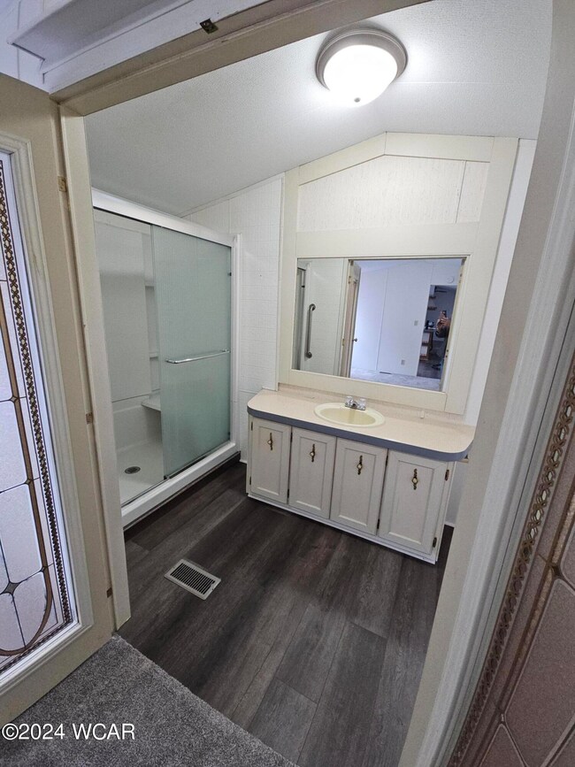 32 master bath w walk in shower