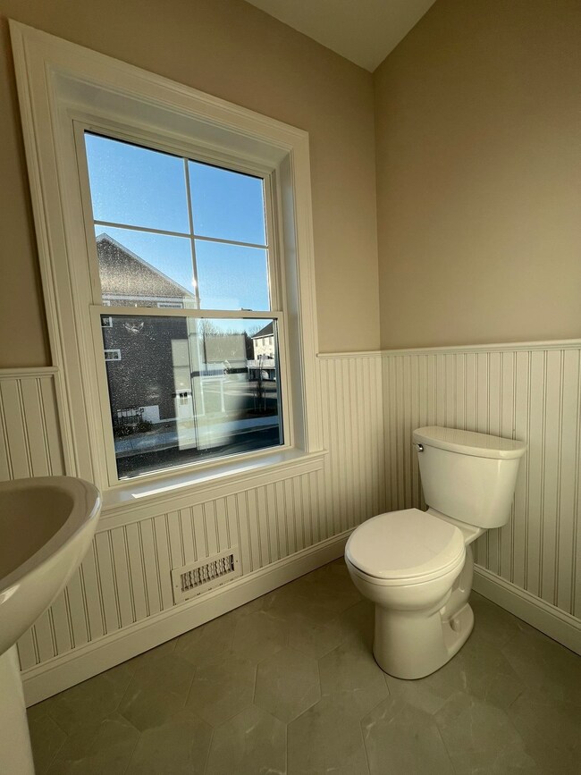 6 Juniper Ln unit 3, Portsmouth, NH 03801 - photo 4