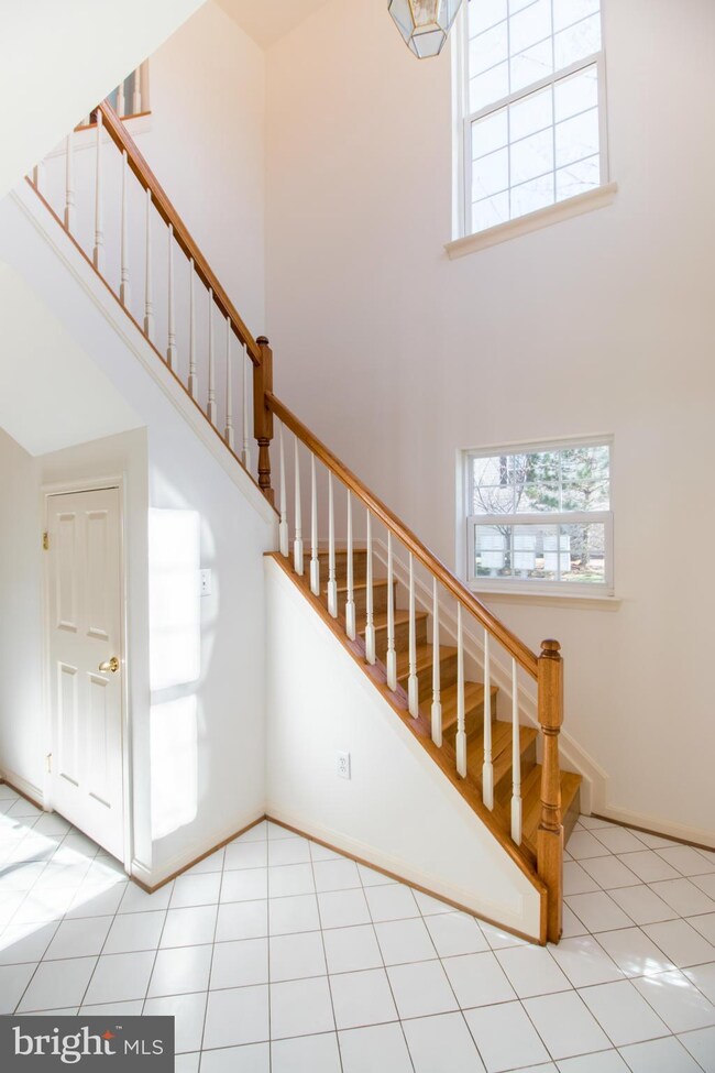 12935 Woodcutter Cir, Germantown, MD 20876 - photo 4