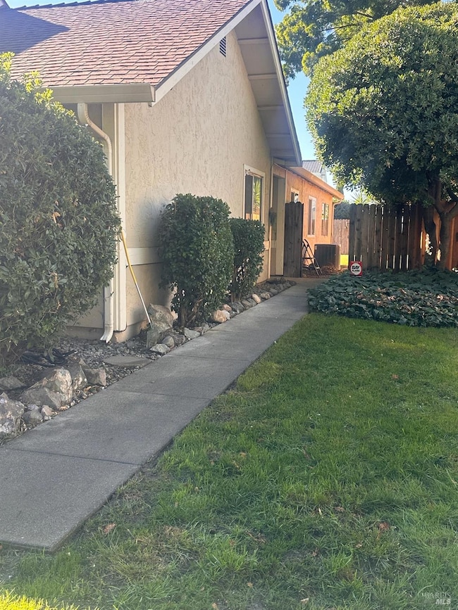 437 Ellesmere Dr, Dixon, CA 95620 - photo 2