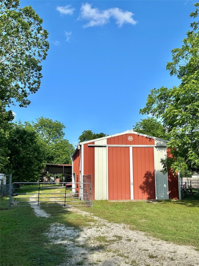 804 Ritchey St, Gainesville, TX 76240 - photo 2