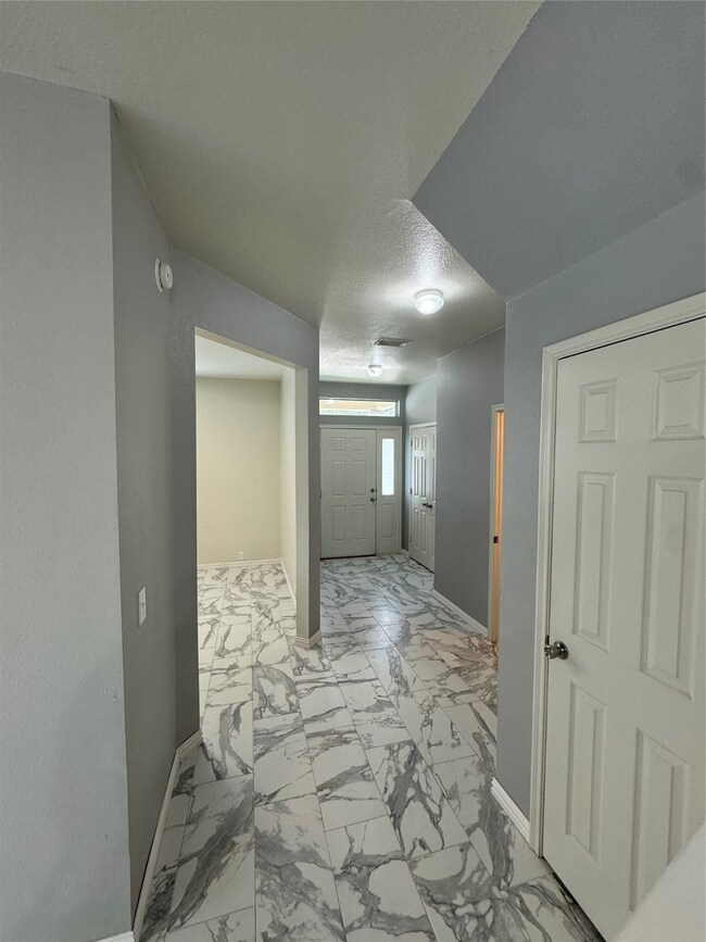 9715 Coyote Creek Dr, Houston, TX 77095 - photo 2