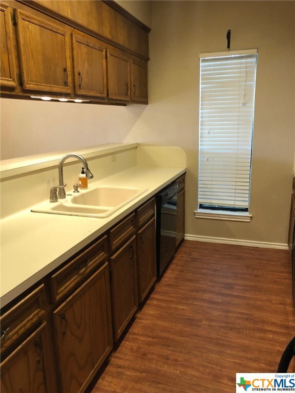 611 W Hopkins St, San Marcos, TX 78666 - photo 5