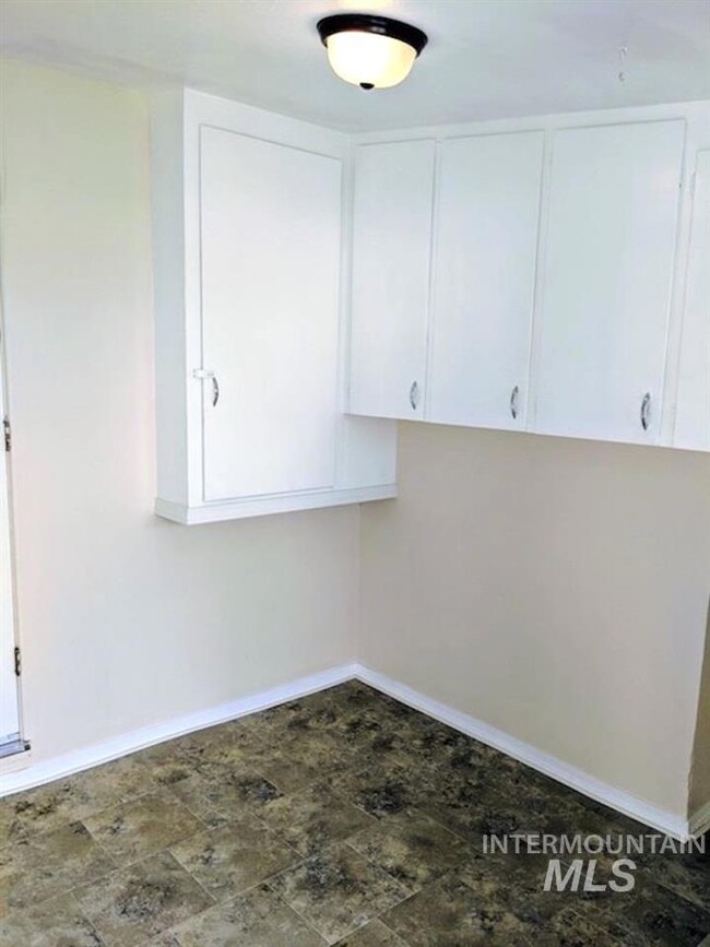 702 W Oregon Ave, Homedale, ID 83628 - photo 7