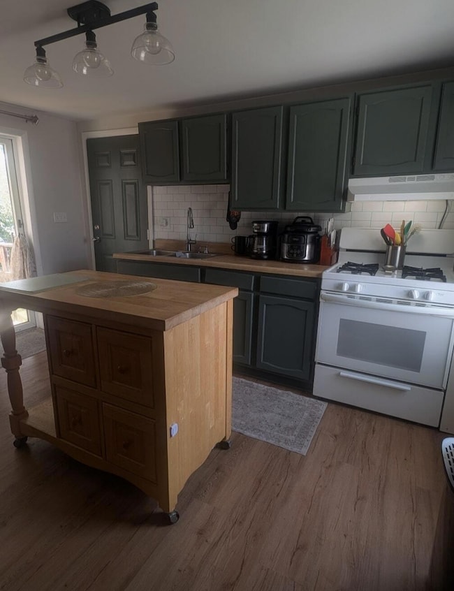 3) 60928-688a126933e1e