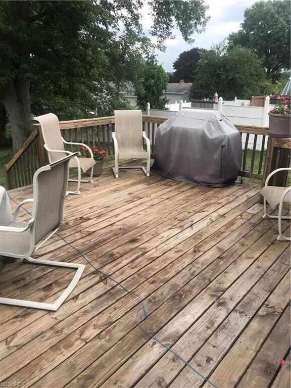 527 Geneva Ave, Struthers, OH 44471 - photo 5