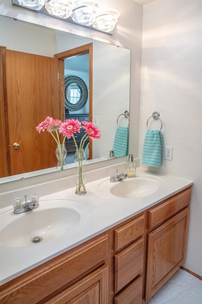 1104 Bobbi Ln, Waterloo, IA 50701 - photo 4