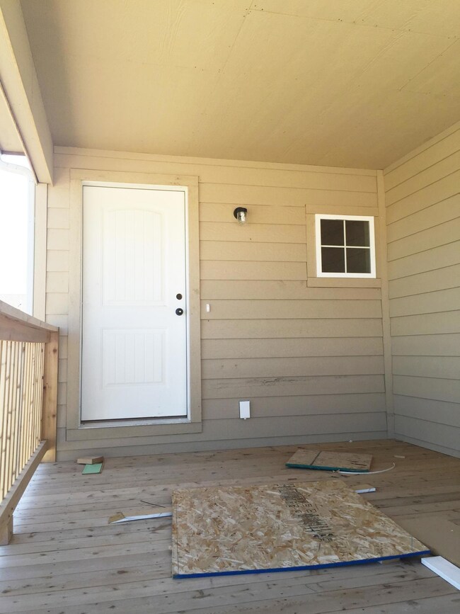 Front Deck-Entry<|><|>