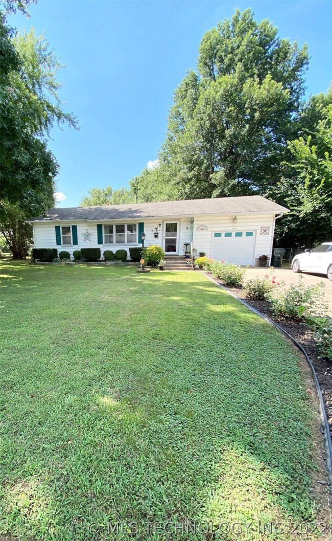119 E Powell St, Claremore, OK 74017 - photo 2
