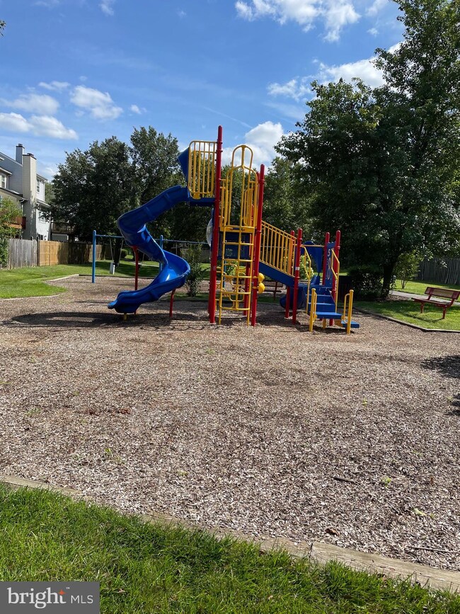 14105 Oakpointe Dr, Laurel, MD 20707 - photo 6