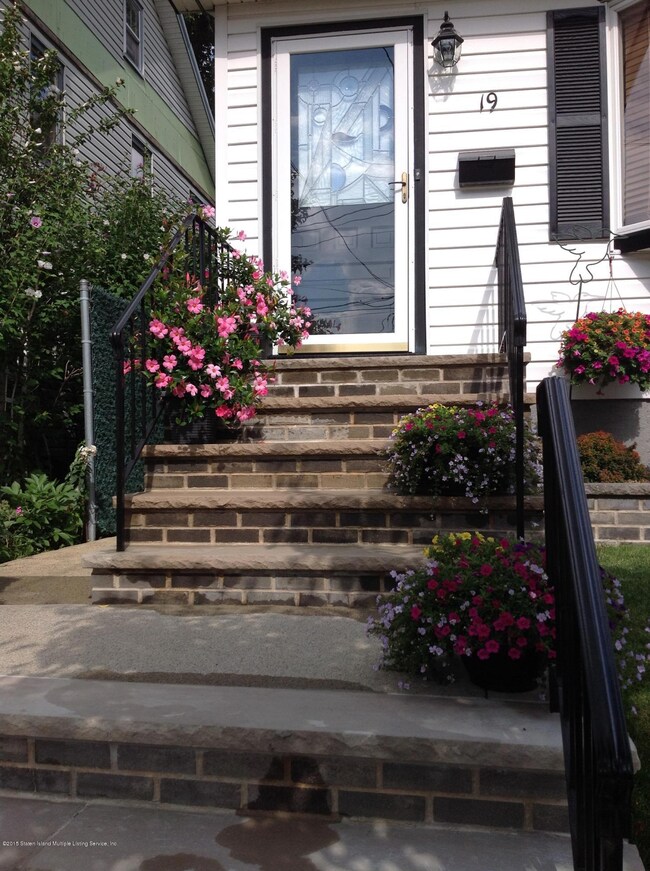 19 Hartford Ave. front 3.jpg