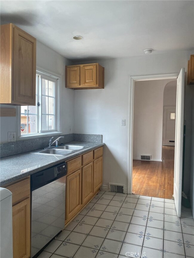 1212 S Citrus Ave, Los Angeles, CA 90019 - photo 4