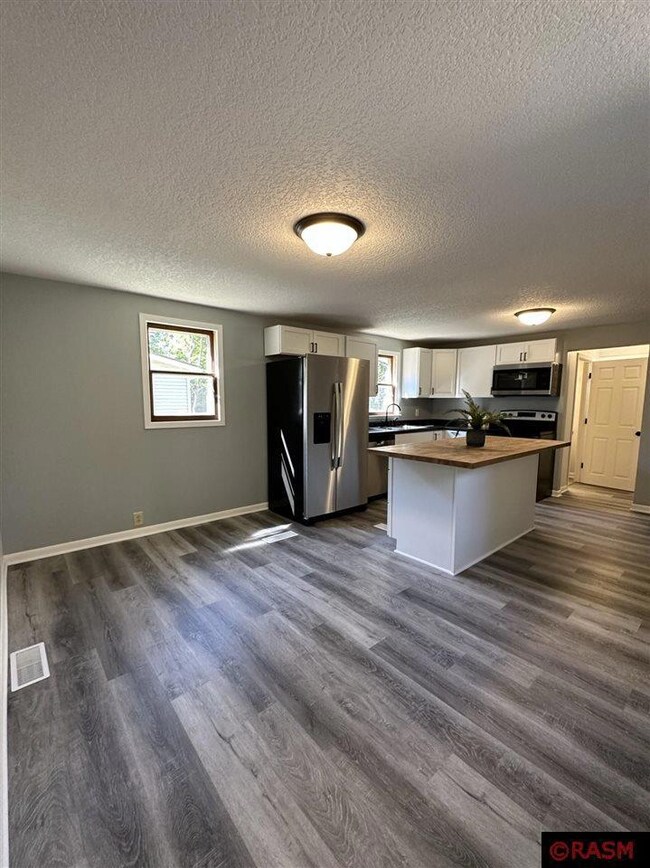 422 422 W 3rd St, Mankato, MN 56001 - photo 7