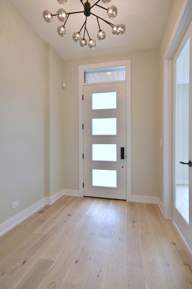 270 N Addison Ave, Elmhurst, IL 60126 - photo 2