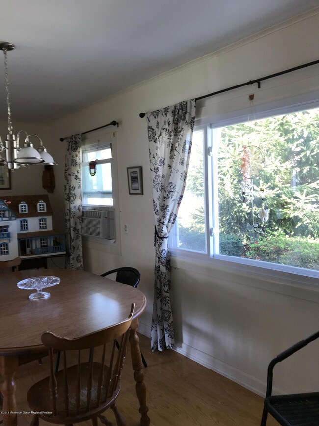 208 Norgrove-window in dinning room