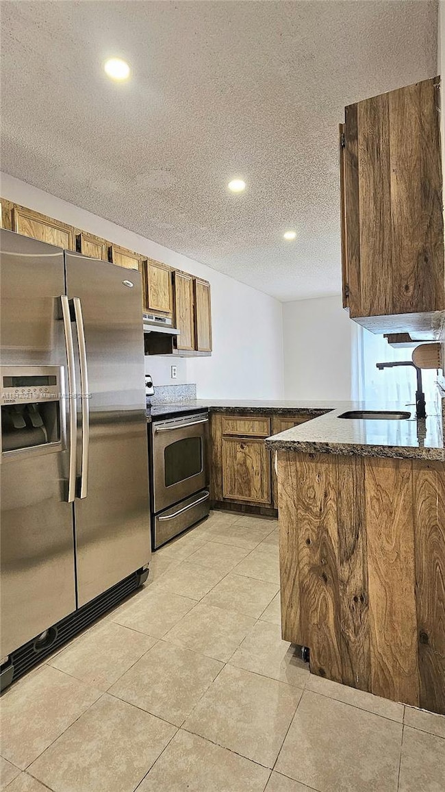 Plenty of space in thie eat-in kitchen