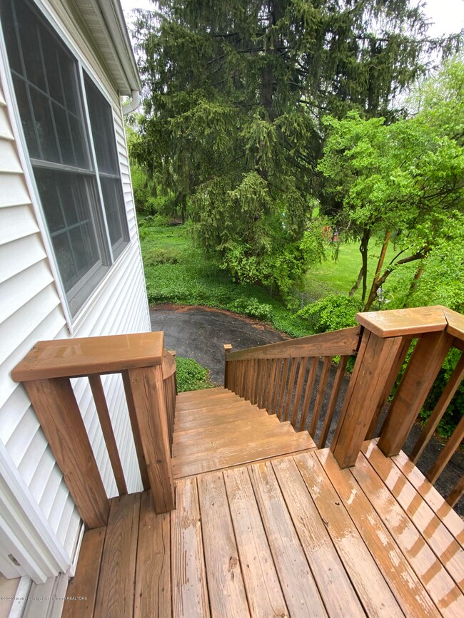 deck to backyard