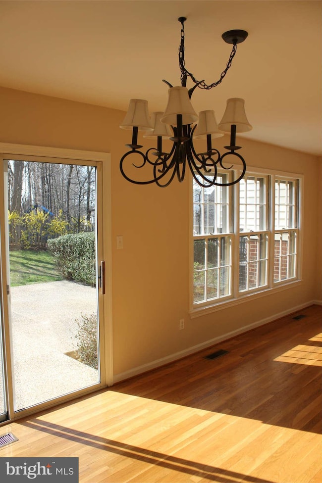 9717 Counsellor Dr, Vienna, VA 22181 - photo 7