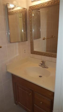 Each of the 3 and a half baths feature ceramic til