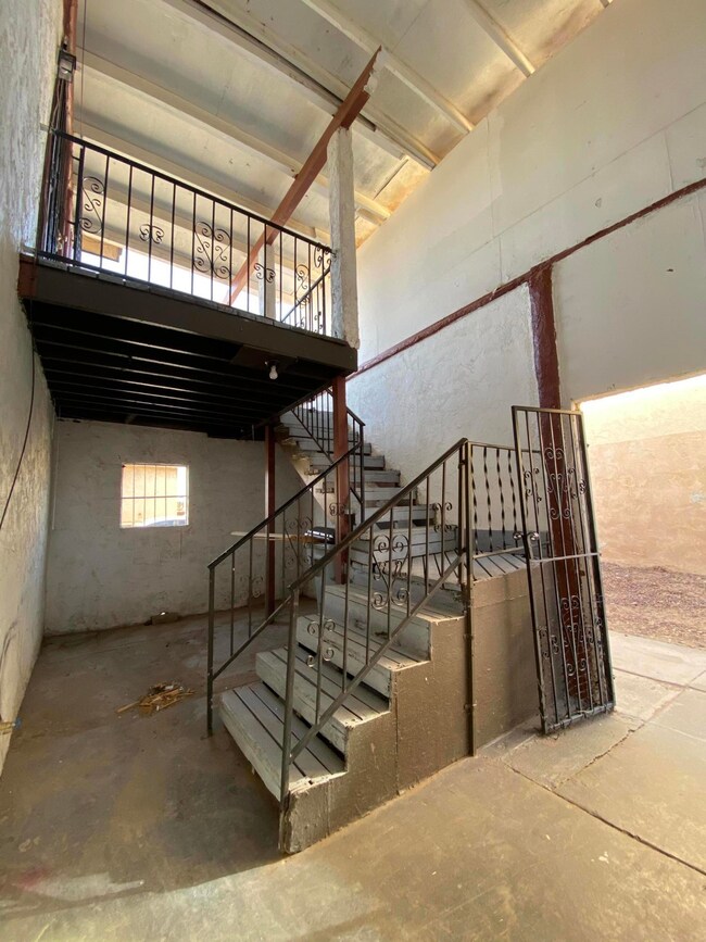 10621 Springwood Dr unit D, El Paso, TX 79935 - photo 2